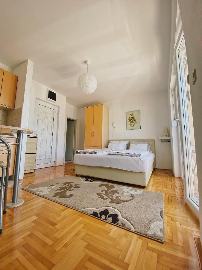 Apartments Bellevue - Otasevic ヘルツェグ・ノヴィ エクステリア 写真