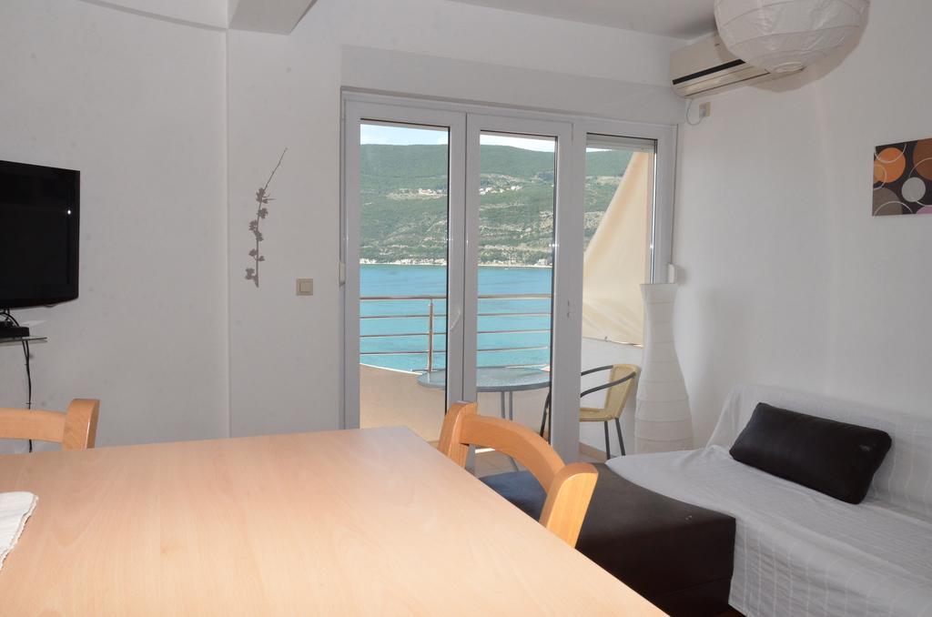 Apartments Bellevue - Otasevic ヘルツェグ・ノヴィ 部屋 写真