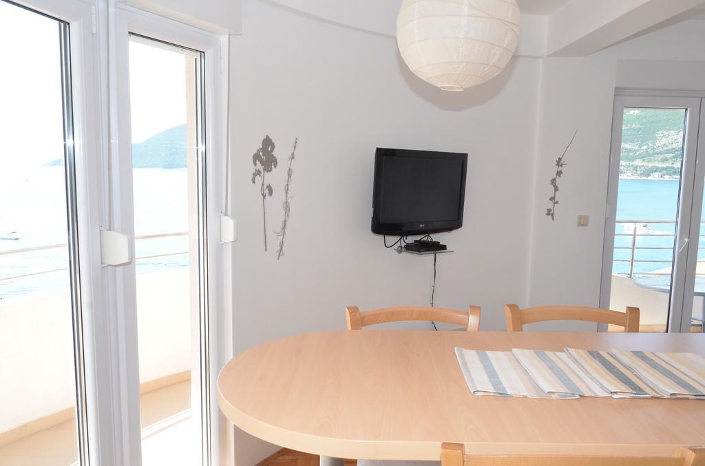 Apartments Bellevue - Otasevic ヘルツェグ・ノヴィ 部屋 写真